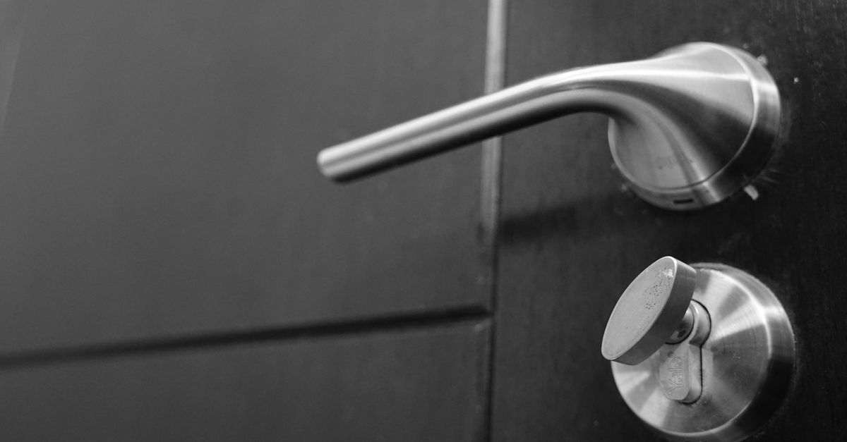 locksmith service technician — Mott Haven Locksmith Bronx