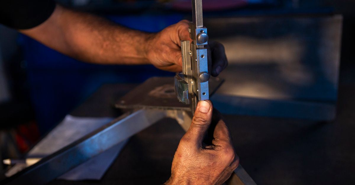 locksmith service technician — Mott Haven Locksmith Bronx